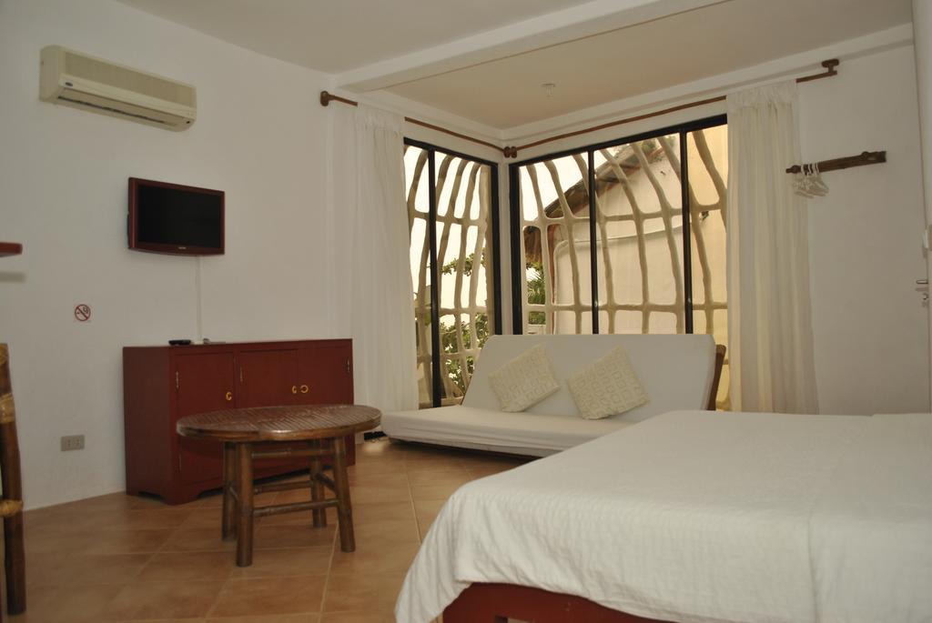 Artista Beach Villa Balabag  Quarto foto