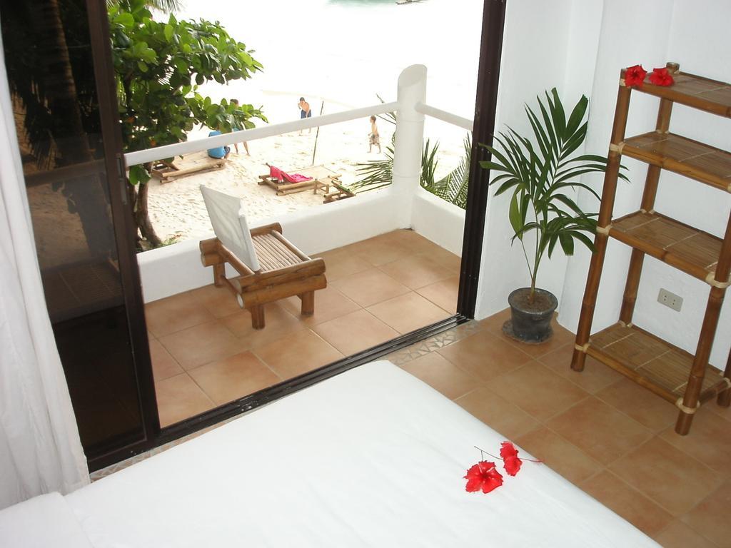 Artista Beach Villa Balabag  Quarto foto