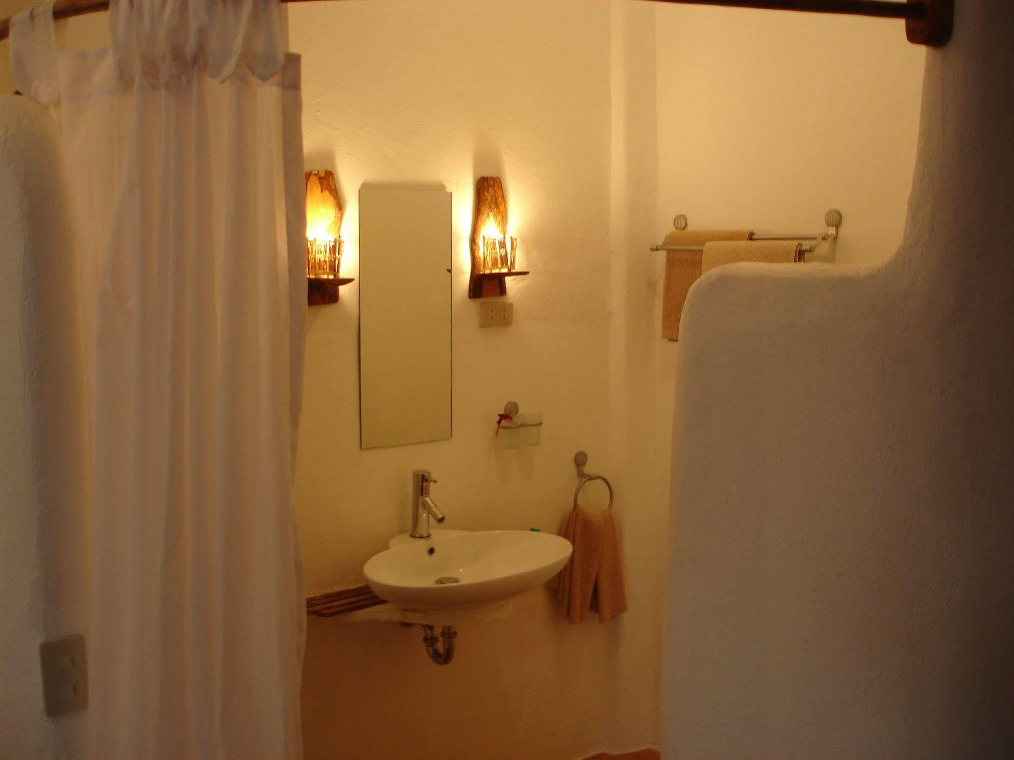 Artista Beach Villa Balabag  Exterior foto